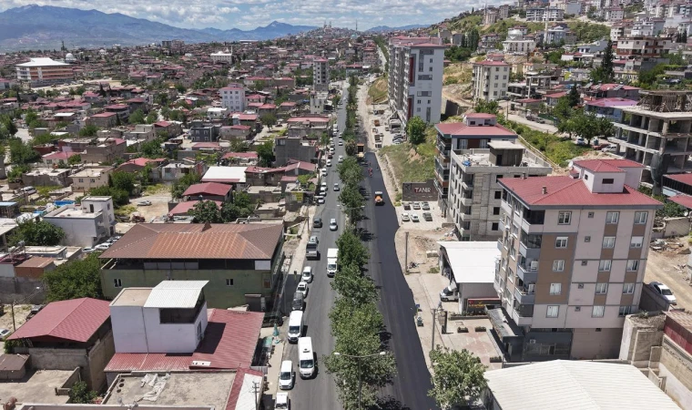 Büyükşehir, Doğukent Yolunda Asfalt Mesaisini Sürdürüyor