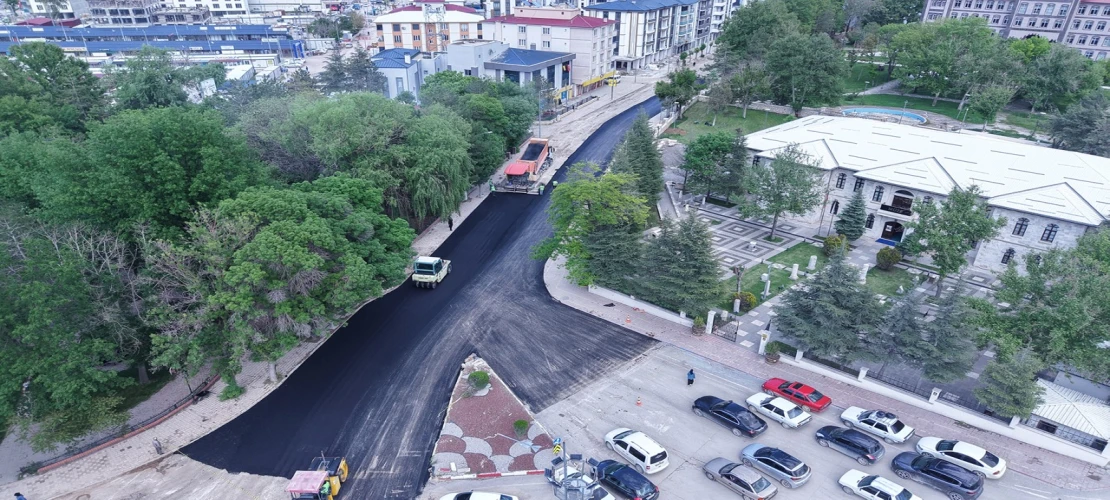 Büyükşehir, Elbistan Pınarbaşı Caddesi’nde Asfalt Serimine Başladı