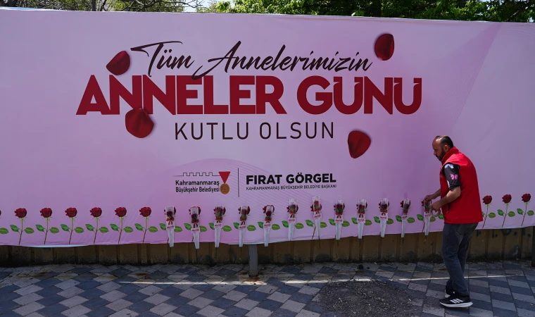 Büyükşehir’den Duygu Dolu Jest; Açık Hava Panoları Sevgiyle Doldu