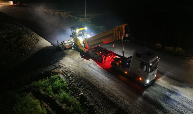 Büyükşehir’den Elmalar Yolunda Kesintisiz Asfalt Mesaisi