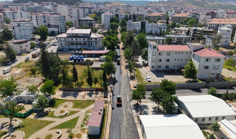 Büyükşehir Pazarcık’ta Sıcak Asfalt Seferberliğine İstasyon Caddesi ile Başladı