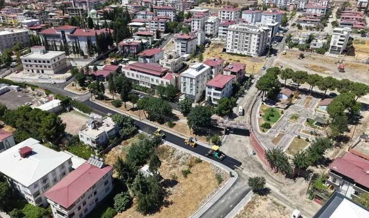 Büyükşehir’in Dulkadiroğlu Bahçelievler’de Asfalt Mesaisi Kesintisiz Sürüyor