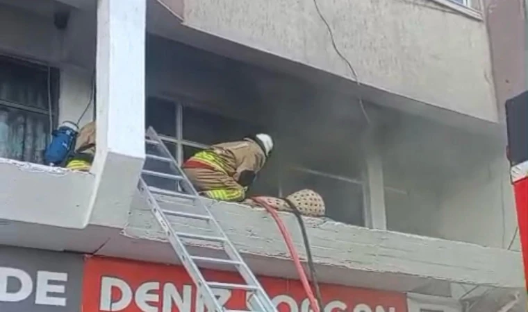 Kahramanmaraş'ta tarihi kalenin karşısındaki yorgancı dükkanında yangın çıktı