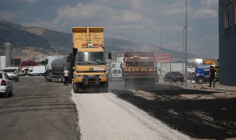 Yeni Sanayi Sitesi’nin Yolları Büyükşehir ile Yenileniyor