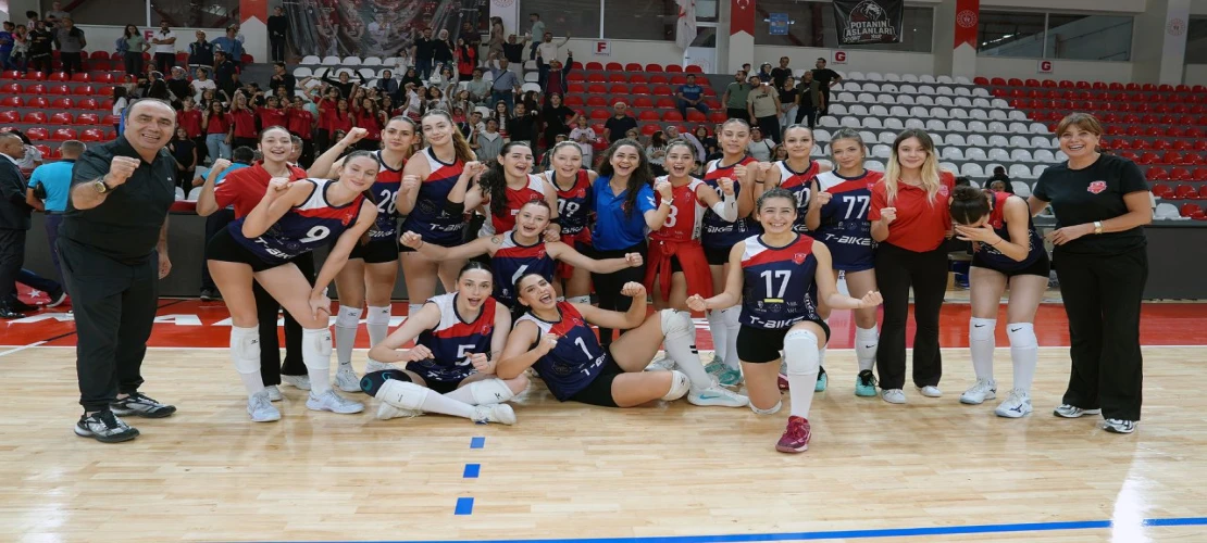 Büyükşehir’in Sultanları Taraftarı Önünde Kazandı