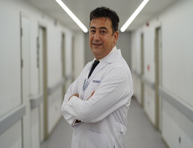 Göğüs Ağrıları Her 3 Kadından 1'inde Görülüyor