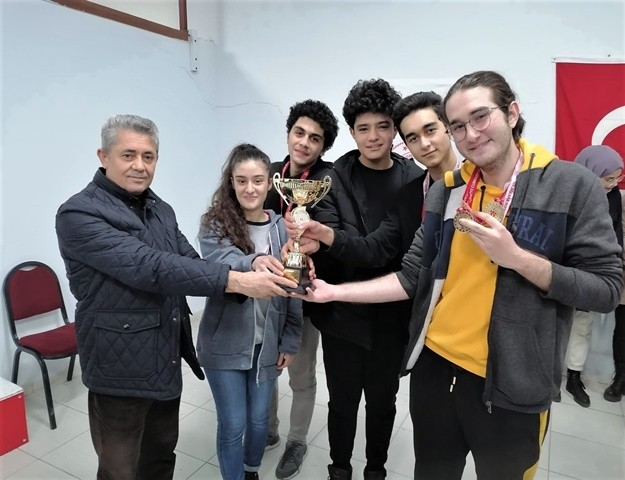 Erdem Bayazıt Anadolu Lisesi Madalyaları Topladı