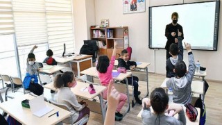 Ankara Büyükşehir Belediyesi’nin Ev Sahipliğinde Başkentli Çocuklar İngilizce Öğreniyor