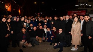 Bakan Varank Demokrasi Meydanı’nda Gençlerle Buluştu