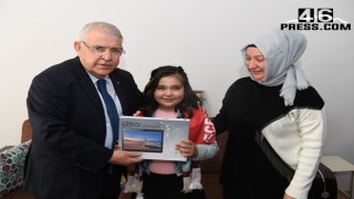 Başkan Mahçiçek’ten Cumhurbaşkanı Erdoğan Hayranı Minik İkra’ya Doğum Günü Sürprizi