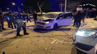 Kahramanmaraş’ta polisten kaçan araç ekip otosuna çarptı
