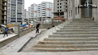 Şehitler Camii’nde Çevre Düzenleme Çalışmaları Gerçekleştiriliyor