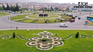 Büyükşehir’den Kavşak ve Refüjlerde Peyzaj Çalışması