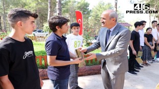 Başkan Okay, Başarılı Öğrencileri Hediye Vererek Ödüllendirdi