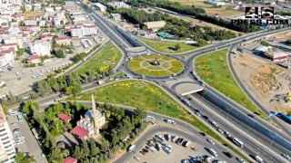 Mevsimlik Çiçeklerle Şehir Renklendi