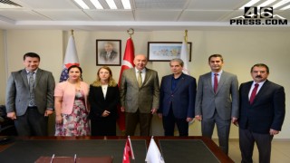 Tıp Fakültesi Dekanlığına Prof. Dr. Hafize Öksüz Atandı