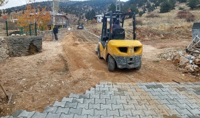 Büyükşehir’den Göksun Kırsalına 14 Bin Metrekare Kilit Parke