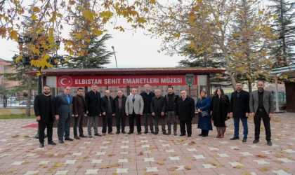 AK Parti Elbistan İlçe Başkanı Okur, yeni yönetim kurulu üyeleri ile birlikte ilk ziyaretini gerçekleştirdi