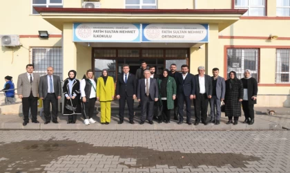 Başkan Mahçiçek; Gönülleri giydiriyoruz, çocuklarımızı sevindiriyoruz
