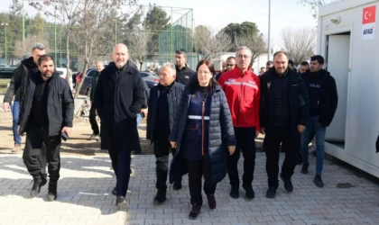 Başkan Güngör, Bakan Soylu ile Birlikte Konteyner Kentte İncelemelerde Bulundu