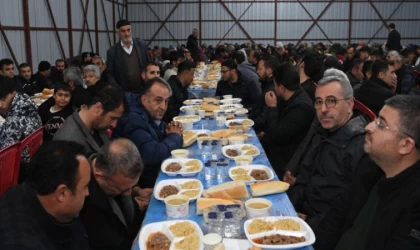 Başkan Güngör, Erkenez’de Mahalle Sakinleriyle İftar Yaptı