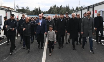 Başkan Güngör, TBMM Başkanı Şentop ile Geçici Barınma Merkezlerini Ziyaret Etti