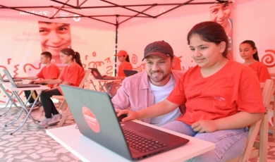 Aras Bulut İynemli Kahramanmaraşlı çocuklarla buluştu