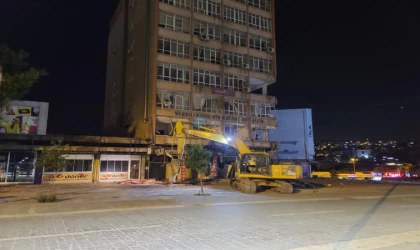 Kahramanmaraş eski maliye binasının yıkımı başladı 