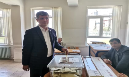 Muhammed Aydoğar Onikişubat ilçesi İbrahim Çalık Anadolu Lisesi'nde oyunu kullandı.