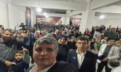 Yeniden Refah Partisi’nden miting gibi toplantı 