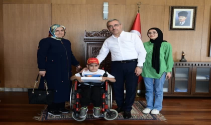 Başkan Güngör, 1. Sınıf Öğrencisi Muhammet’le Buluştu