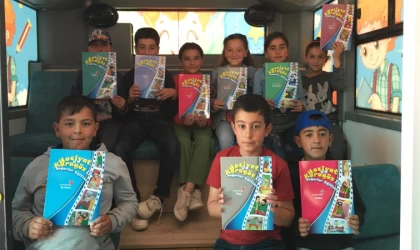 Büyükşehir’in Gezici Kütüphanesi Miniklerin Yüzlerini Güldürüyor