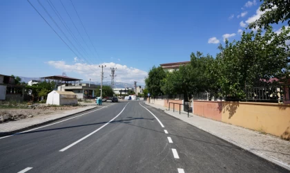 Erkenez’in Ana Caddesi 3 Milyon TL’lik Yatırımla Yenilendi