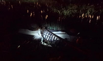 Göksun’nda bariyerlere çarpan otomobil takla attı: 2 yaralı 