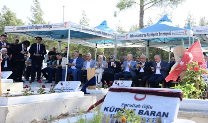 Kurtulmuş ve Güngör, Depremde Hayatını Kaybedenleri Kabirleri Başında Yâd Etti
