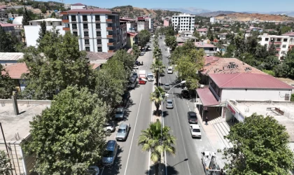 Büyükşehir Türkoğlu’nda İstiklal Caddesi’ni Yeniledi