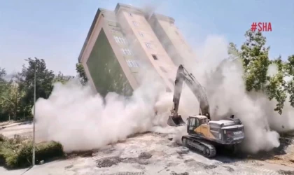 Kahramanmaraş’ta kontrollü yıkım sürüyor