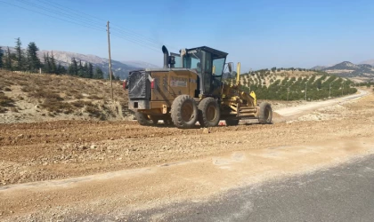 Büyükşehir İlçelerde Bağlantı Yollarının da Ulaşımını İyileştiriyor