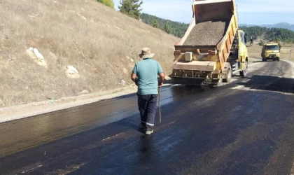 Andırın’da Kırsal Mahalle Yolları Bir Bir Yenileniyor