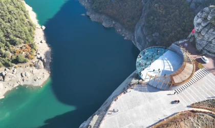 Ali Kayası Cam Teras, Ziyaretçilerin Beğenisini Kazanıyor