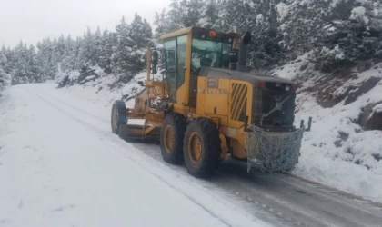 Büyükşehir, Kar Yağışı Sonrası Arterleri Ulaşıma Açık Tutuyor