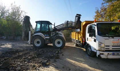 Büyükşehir, Türkoğlu’nda da Hafriyat Atıklarını Kaldırıyor