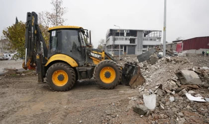 Odun Ambarları ve Küçük Sanayi Sitesi Hafriyat Atıklarından Temizleniyor