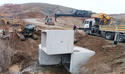 Büyükşehir, Göksun Kırsalında Yol Bakım Onarımını Sürdürüyor