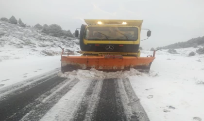 Büyükşehir, Kar Yağışı Sonrası Arterleri Ulaşıma Açık Tutuyor