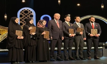 KSÜ, İlahiyatlar Arası Kur'an-ı Kerim’i Güzel Okuma ve Hafızlık Yarışması Finalinden Birincilik ile Döndü