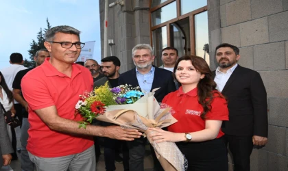 Milli Sporcu Yusuf Dikeç, Ağustos Fuarı’nda Hemşehrileriyle Buluştu