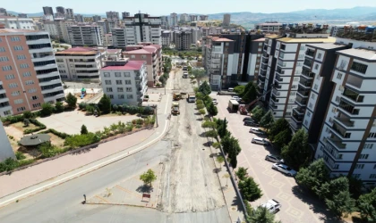 Onikişubat Belediyesi, asfalt ekibini Haydarbey ve Oruç Reis Mahallesi’ne taşıdı