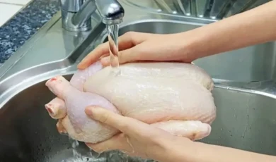 Tavuğu pişirmeden önce bunu sakın yapmayın