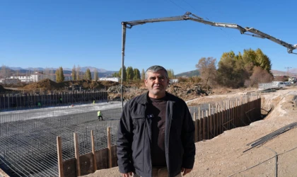 Büyükşehir Göksun’un Yeni Köprüsünde Çalışmalarını Sürdürüyor